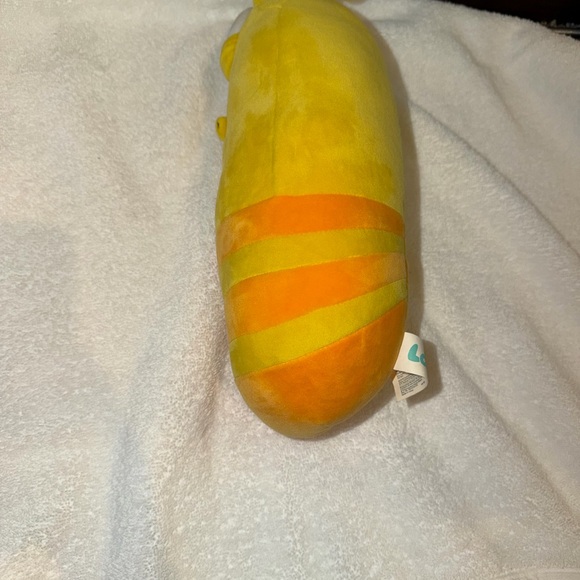 Larva Yellow Plush Toy with Sound 12-inch 2019 CWT Collection Works - Picture 5 of 10